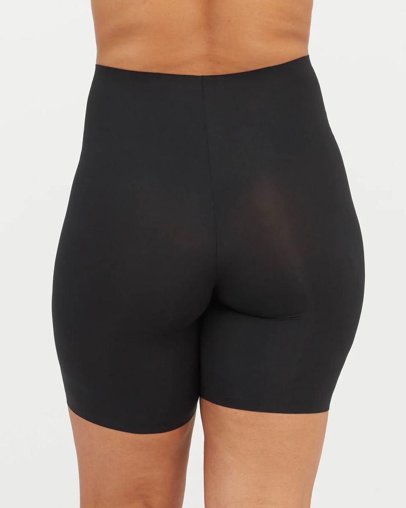 SPANXsmooth™ Fit-To-You
Mid-Thigh Short
