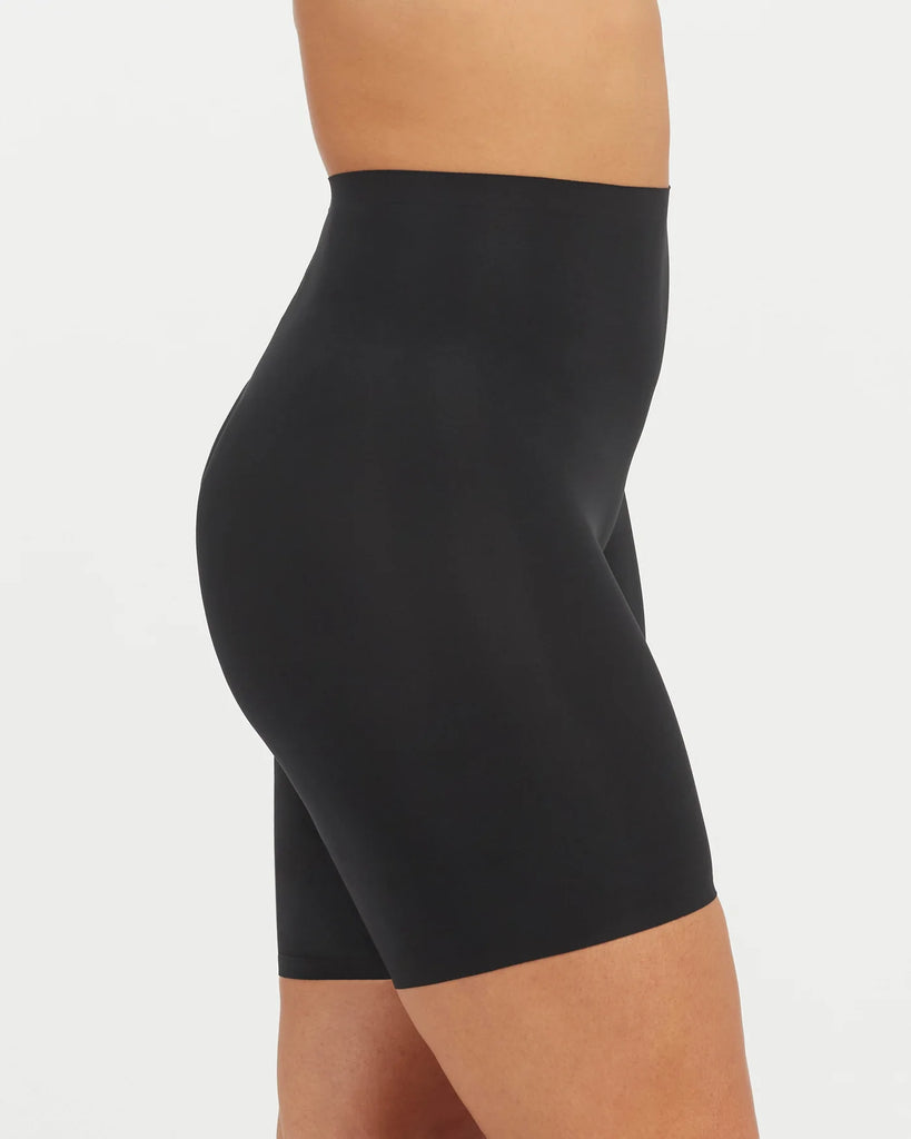 SPANXsmooth™ Fit-To-You
Mid-Thigh Short